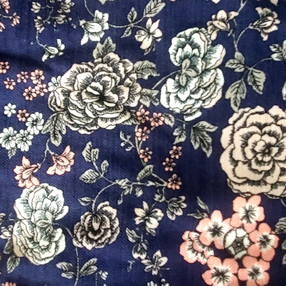 Loft Shorts like new condition - Picture 5 of 6